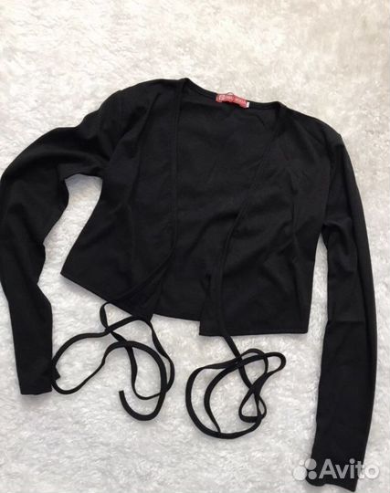 Короткая топ-кофта на завязках