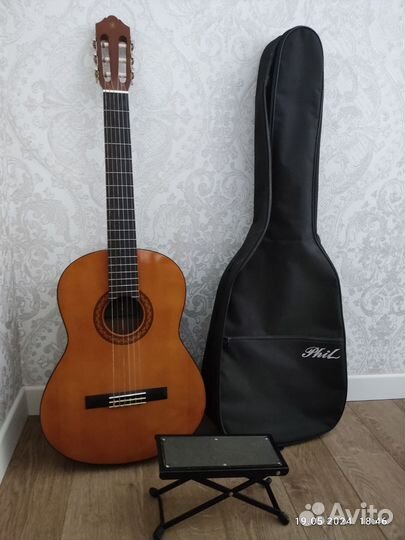 Классическая гитара yamaha c40
