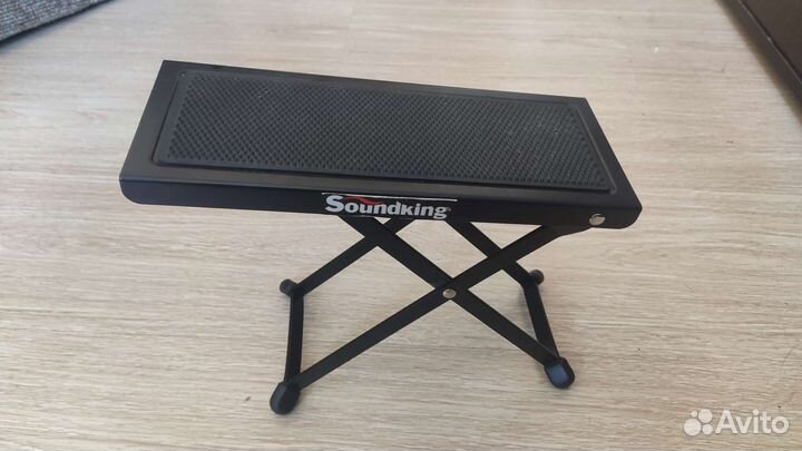 Подставка под ногу гитариста