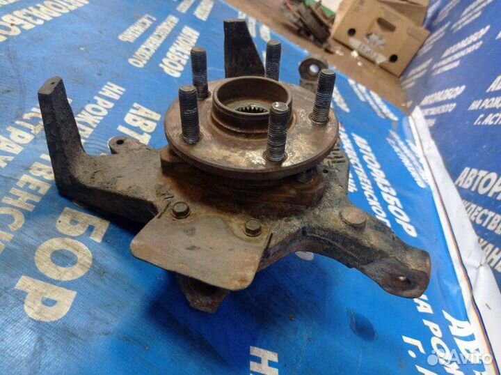 Передний левый поворотный кулак Dodge Stratus