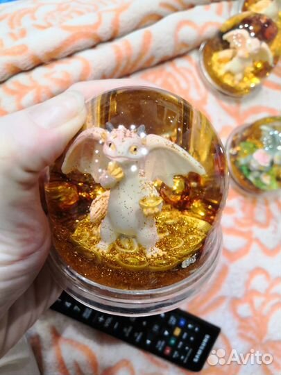 Новогодний шар со снегом