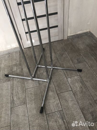 Стойка для одежды. Вешалка для одежды