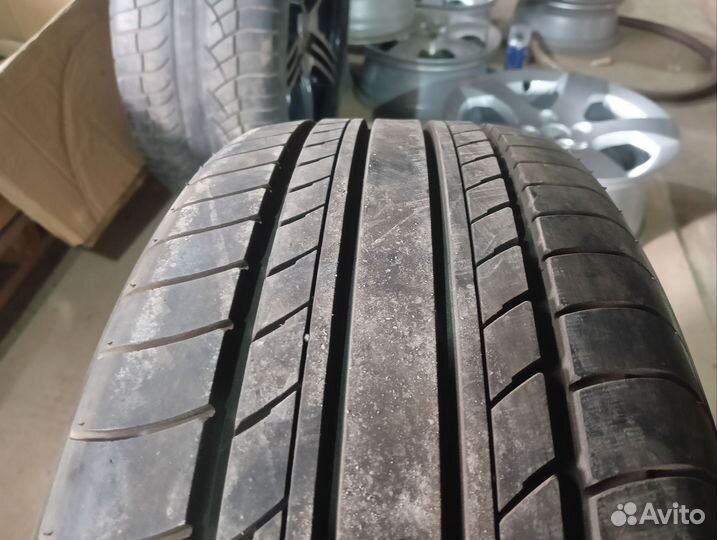 Yokohama dB Decibel E70 215/55 R17 94V