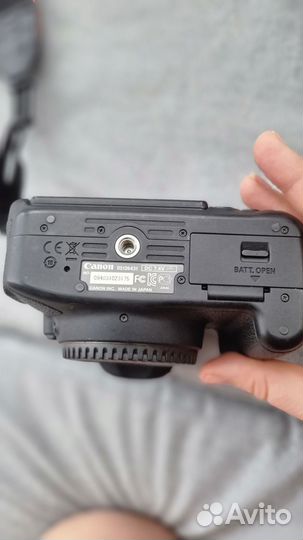 Зеркальный фотоаппарат canon 700d, пробег 27 600