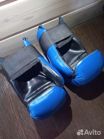 Перчатки и футы для кикбоксинга