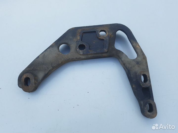 Кронштейн двигателя правый Ford Mondeo 1