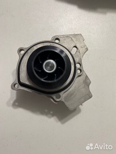 Насос водяной Volkswagen Passat