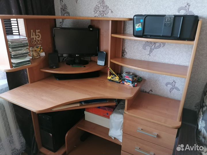 Компьютерный стол