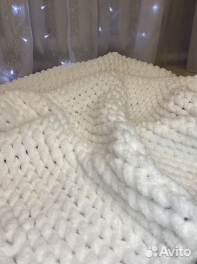 Белый плед из alize puffy