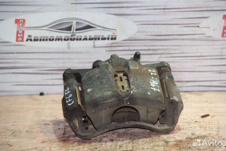 Суппорт перед лево c Honda Accord CF4 F20B