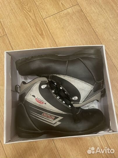 Лыжные ботинки