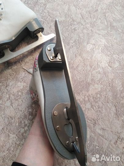 Коньки фигурные 35-36 размер