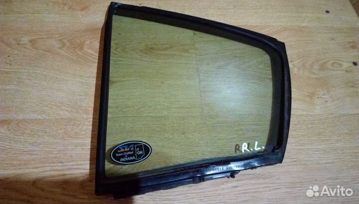 Стекло двери задней правой (форточка) Subaru Legac