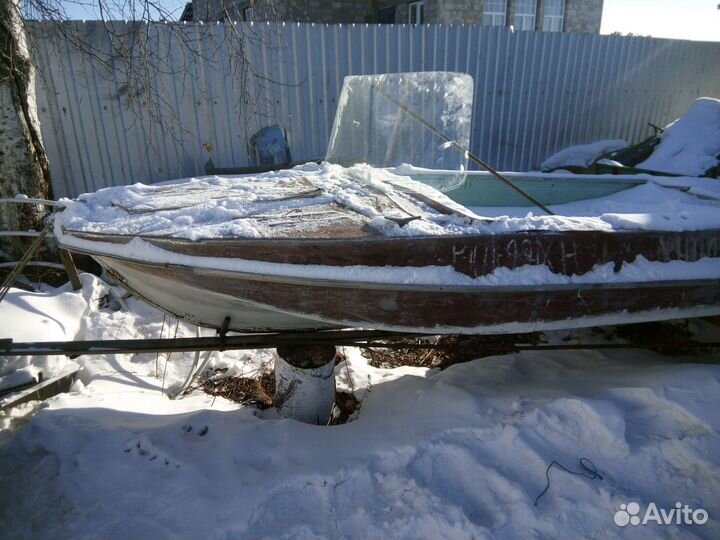 Лодка моторная