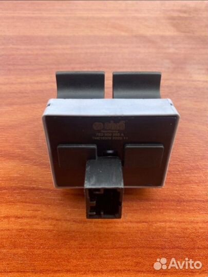 Кнопка стеклоподъемника Volkswagen Т5