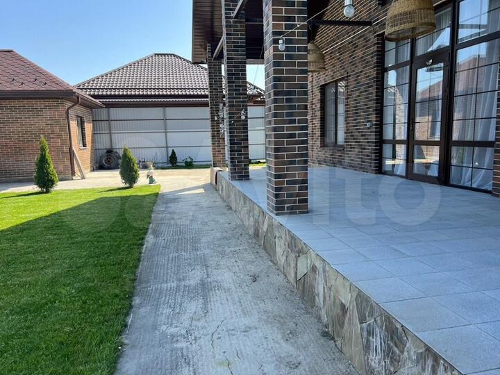 Дом 172,8 м² на участке 7 сот.