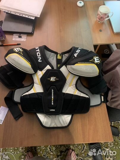 Хоккейные щитки и панцирь