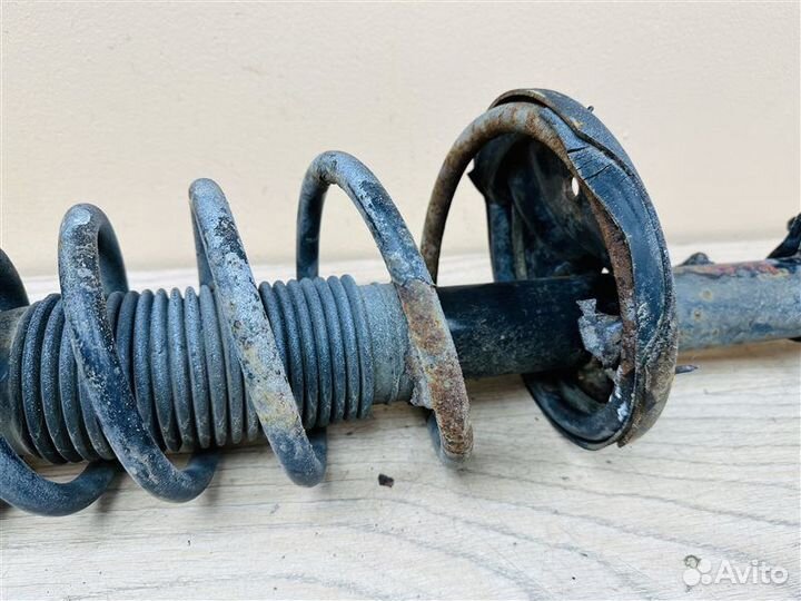 Амортизатор задний правый Hyundai Tucson 1 2.0 ат