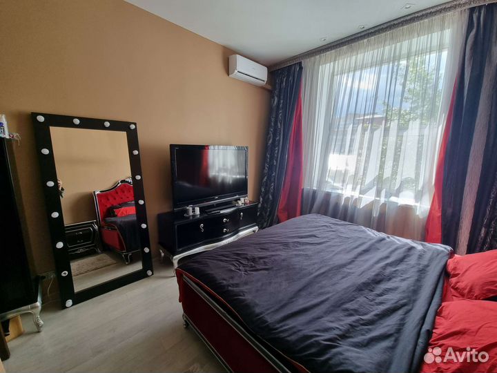 Тумба под тв ручная работа Италия