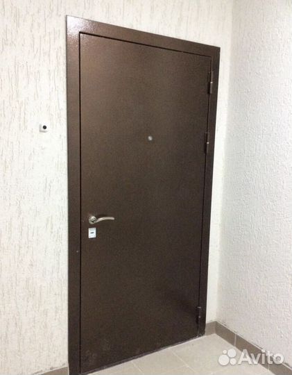 Дверь входная от застройщика