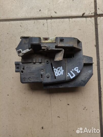 Замок открывания двери задний Renault Laguna I