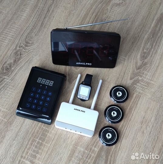 Кнопка вызова официанта в комллекте с часами табло