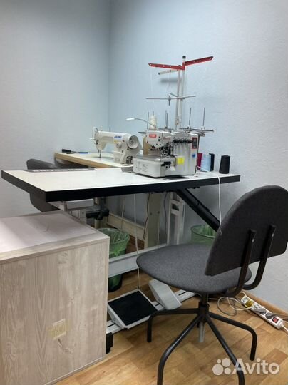 Оверлок Bruce X5 + стол промышленный Bruce