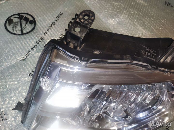 Фара левая на Митсубиши Паджеро 4