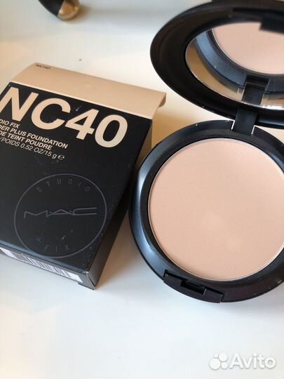 Пудра mac чуть с дефектом NC40 светлая