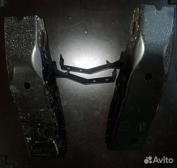 Кронштейн заднего бампера Infiniti QX80/QX56 Z62