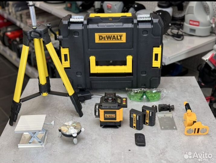 Лазерный уровень DeWalt 4D со штативом