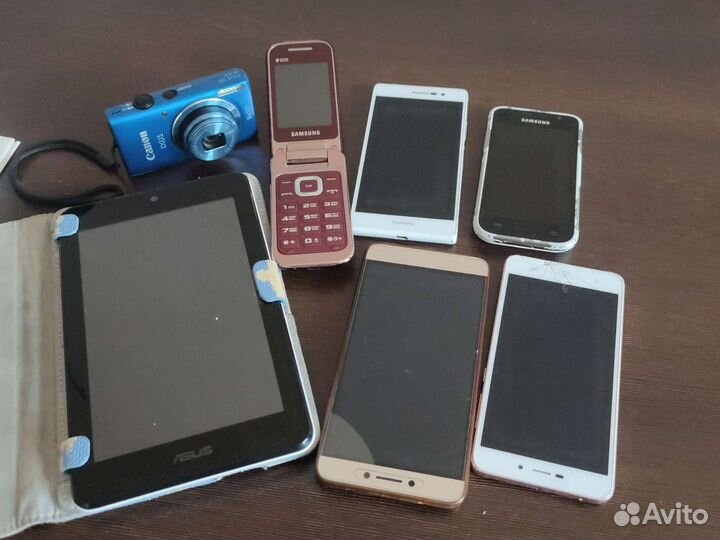 Телефоны, фотоаппарат, планшет