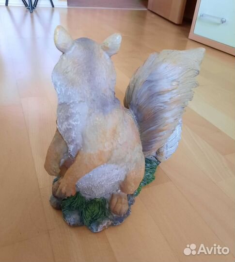 Садовая фигурка белка