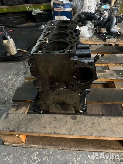 Блок цилиндров Volkswagen Passat B5 рест. AWX