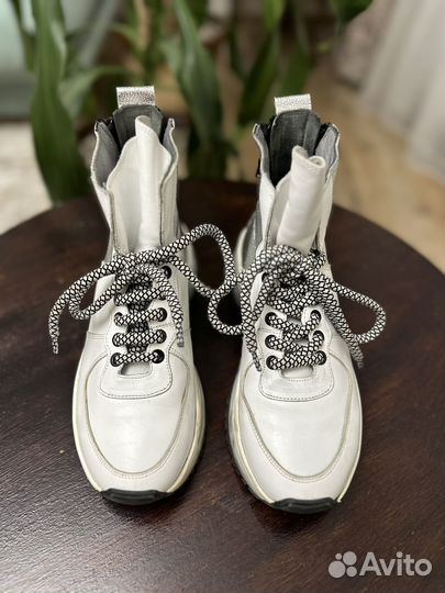 Кросовки женские