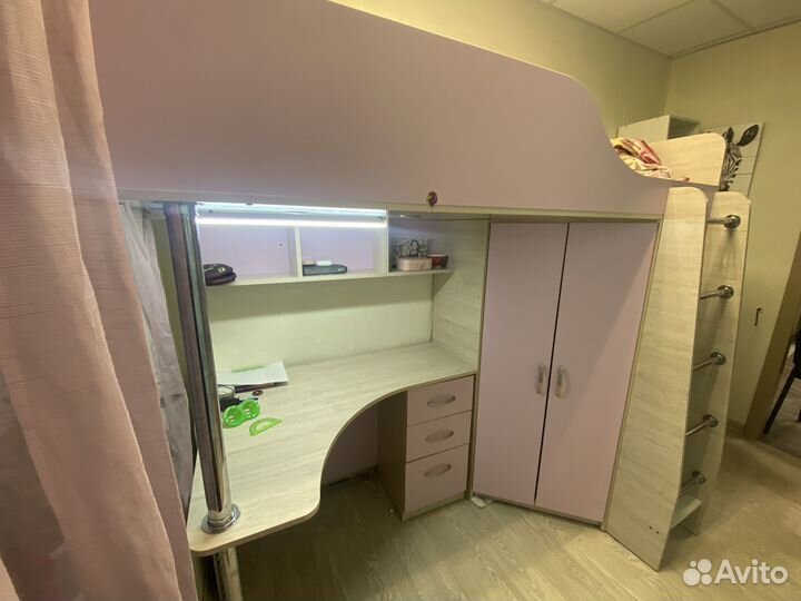 Двухъярусная кровать со шкафом и столом