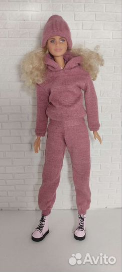 Кукла Барби с набором одежды и аксессуаров