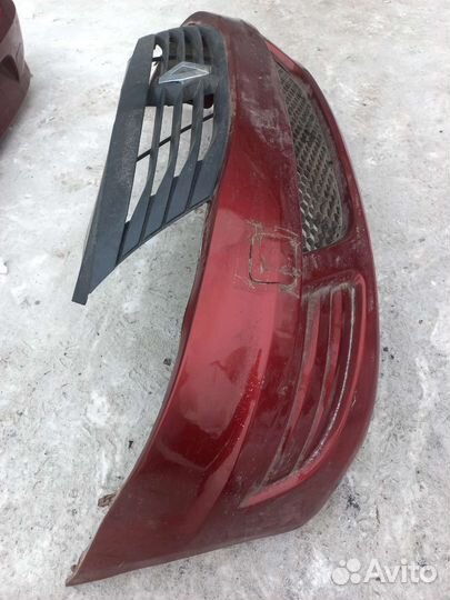 Бампер передний решетка радиатора Renault Logan 1