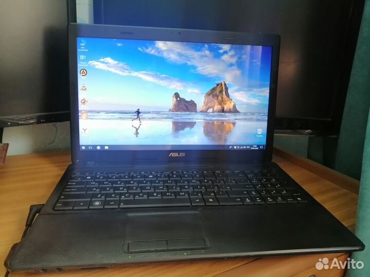 Шустрый ноутбук asus \core i3 \4 Гб \500 Гб \мышка