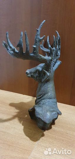 Бронзовая статуэтка олень