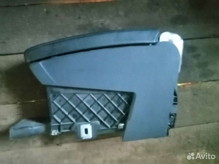 Подлокотник кожаный Volkswagen Passat B6