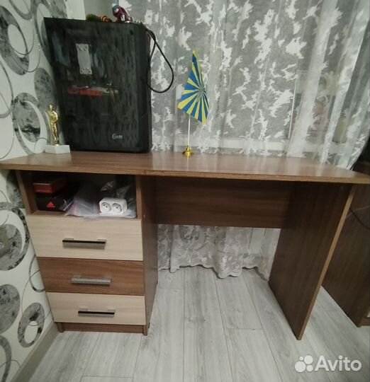 Письменный стол