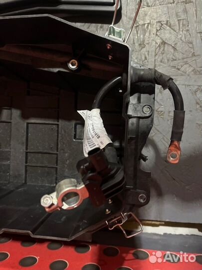 Крышка аккумулятора Porsche Cayenne 958 2016