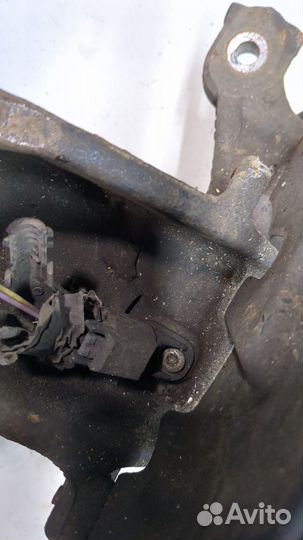 Ступица (кулак, цапфа) левая передняя Ford Focus 3