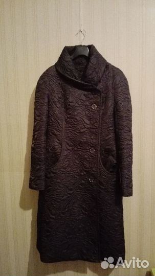 Красивое Демисезонное пальто в идеальном состоянии