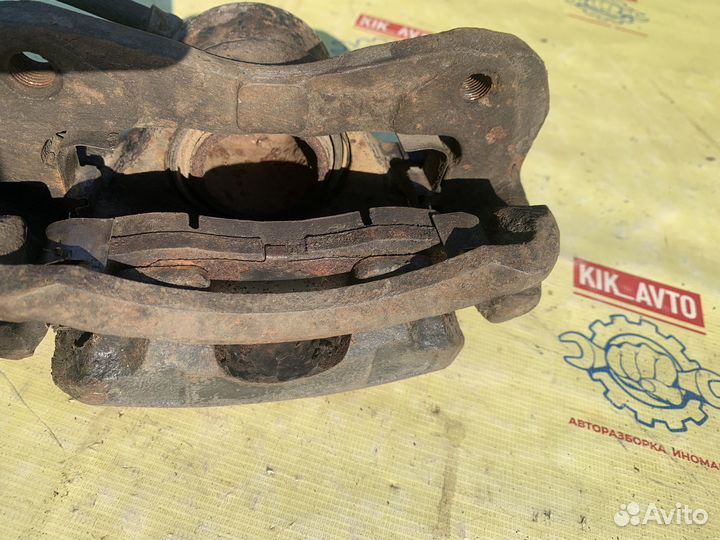 Суппорт передний правый Mitsubishi Galant 8