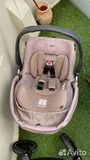Коляска Peg Perego 3 в 1+ isofix база