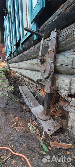 Поднимаем осевшие дома,бани,меняем сгнившие венцы