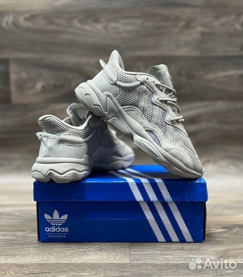 Кроссовки adidas ozweego