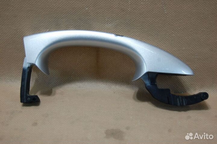 Ручка двери наружная правая - Skoda Octavia A7